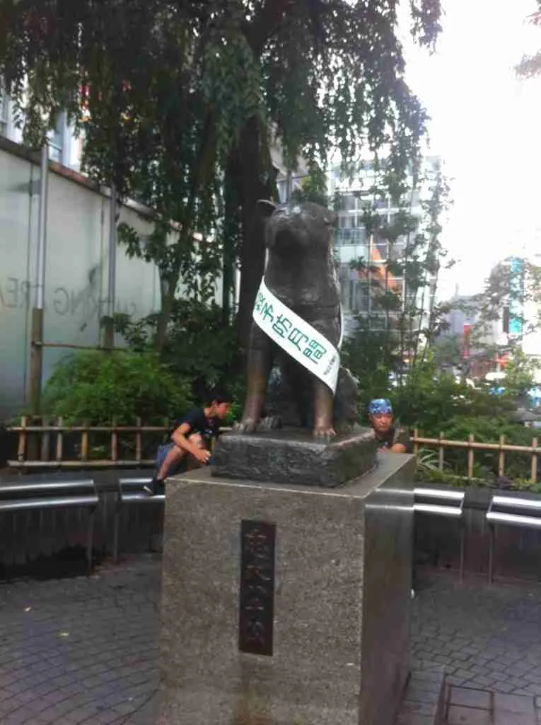 Hachikō Statue
