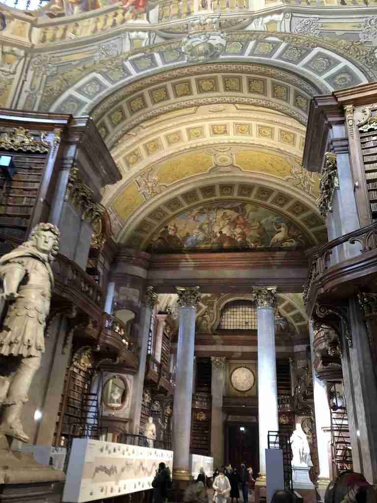 Cosa non perdere a Vienna in un weekend 3 Biblioteca Nazionale Austriaca