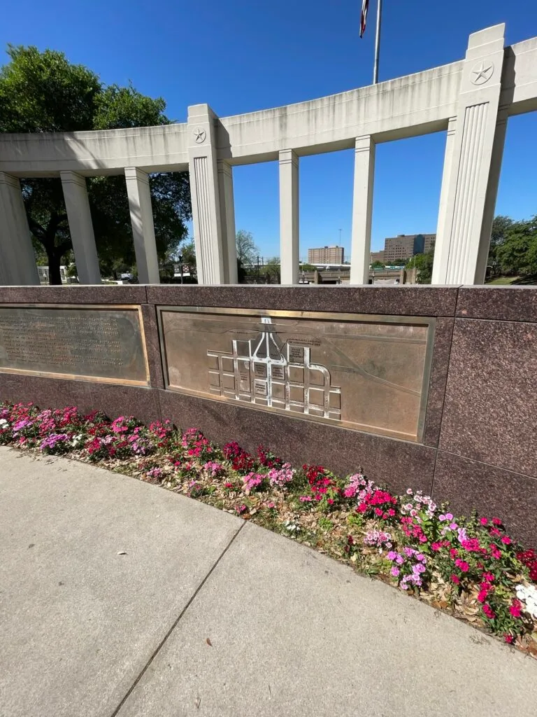 Dallas, l'inarrestabile cuore del Lone Star State 4 Dealey Plaza