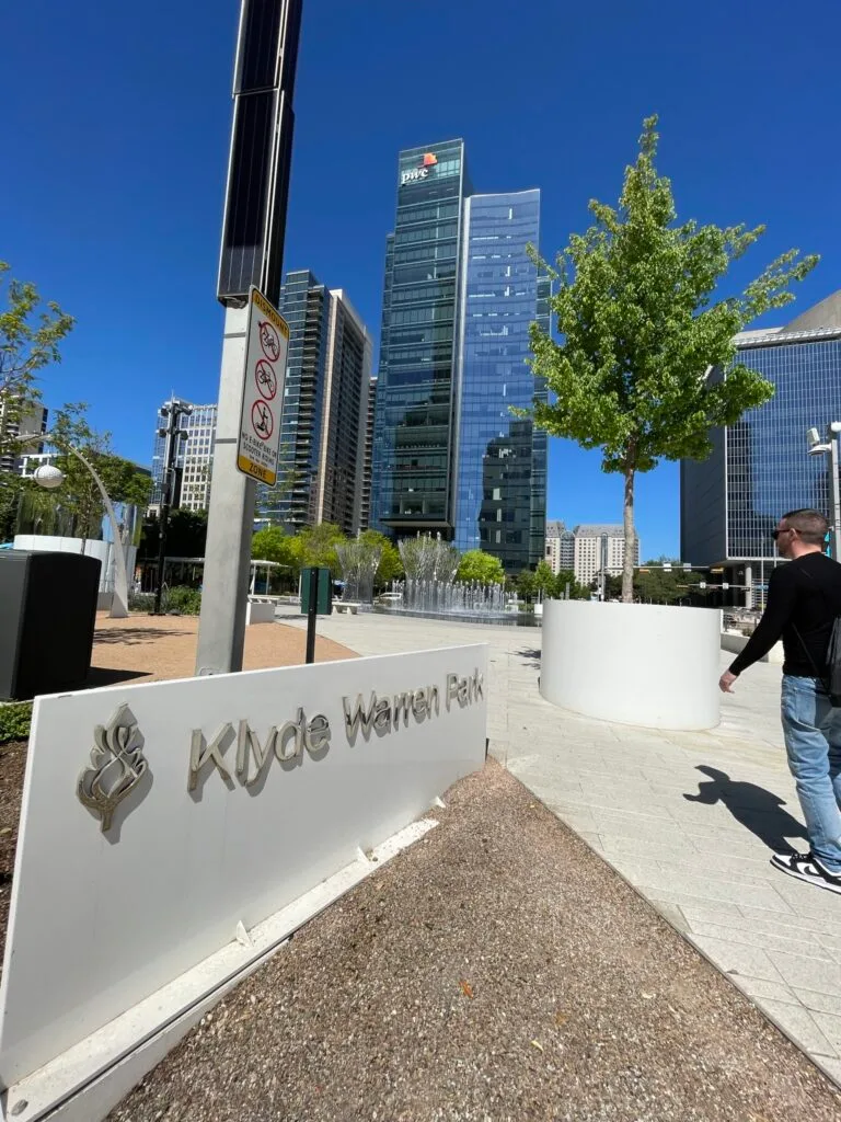 Dallas, l'inarrestabile cuore del Lone Star State 6 Klyde Warren Park